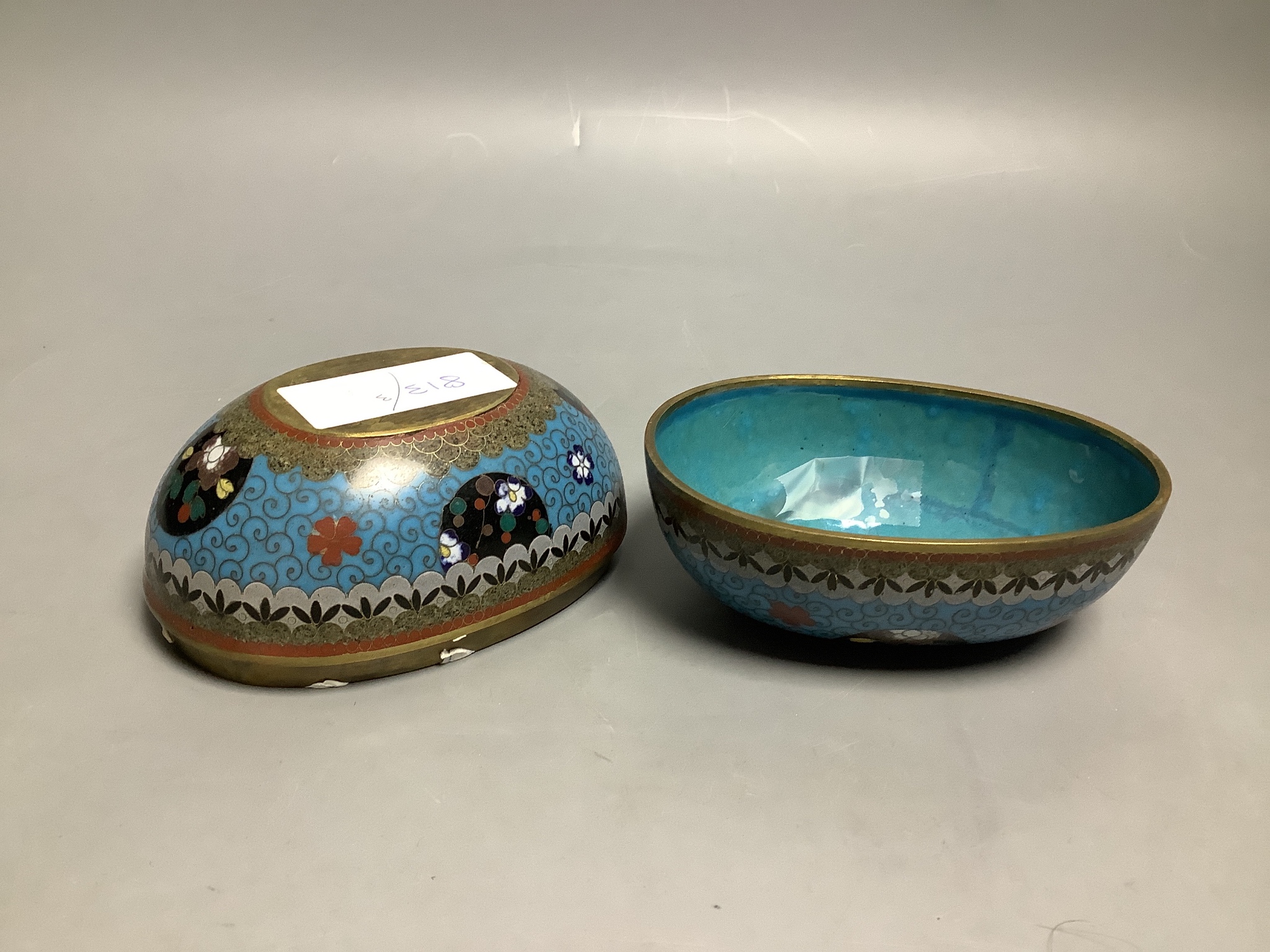 A Chinese cloisonne enamel egg shaped box and cover, early 20th century, 12.3cm